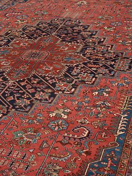 SEMIANTIK HERIS. 588 x 345,5 cm.