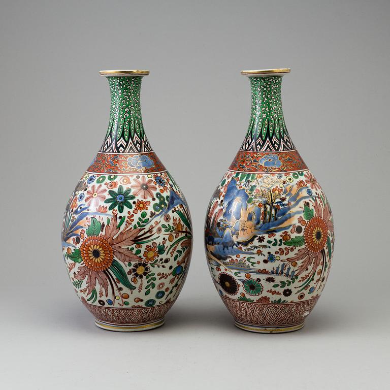 A pair of vases, Japan, probably 19th century.