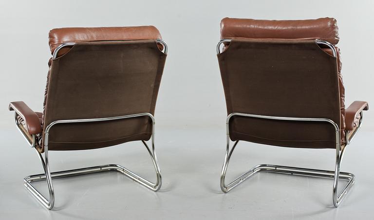 FÅTÖLJER, ett par, 1970-tal.