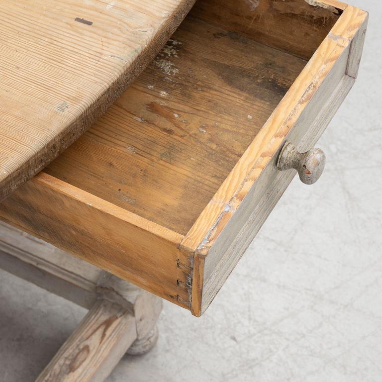 A gate leg table 18th/19th century.