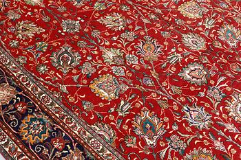 A carpet, Tabriz, ca 472 x 302 cm.