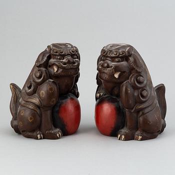 A pair of Japanese book ends, 20th Century.