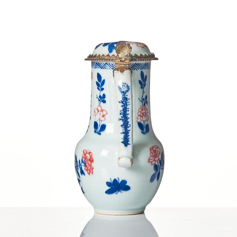 Kanna med lock, försilvrad montering. Qingdynastin, tidigt 1700-tal.
