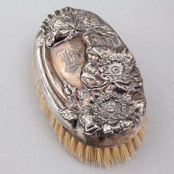 A silverplate toiletrie set, 2 + 4 pcs, early 20th century.