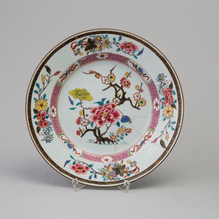 13 Chinese porcealin plates Qing Dynasty, Qianlong 1736-95.