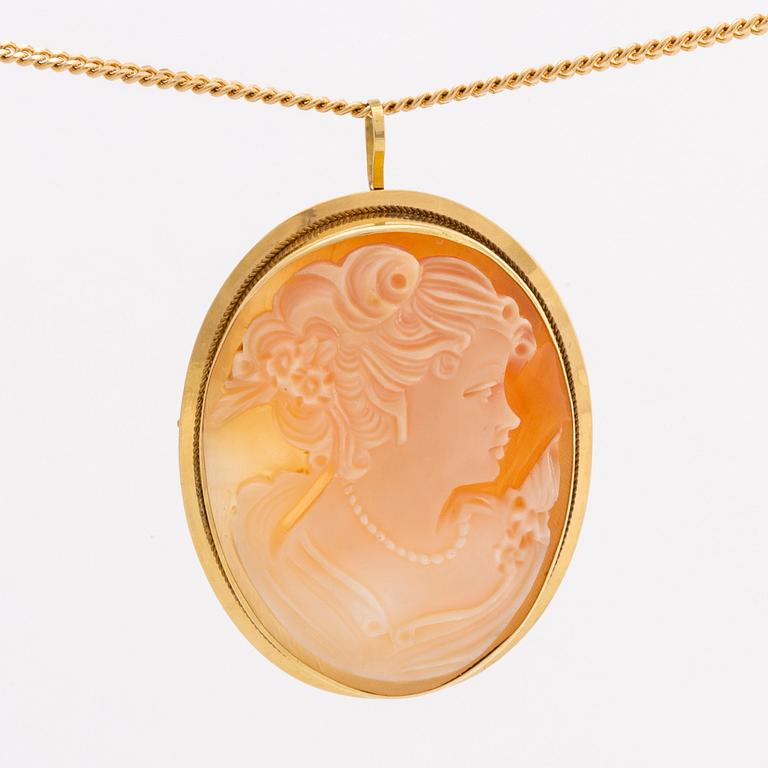 HÄNGE m kedja,18K guld med  snäckcamé ca 3 x 2 cm.