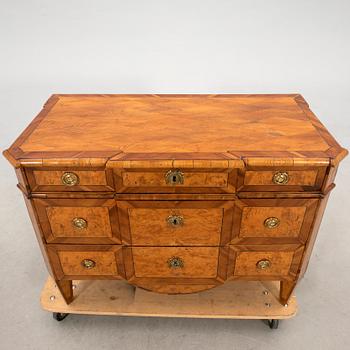 Byrå Louis XVI 1800-talets första hälft.