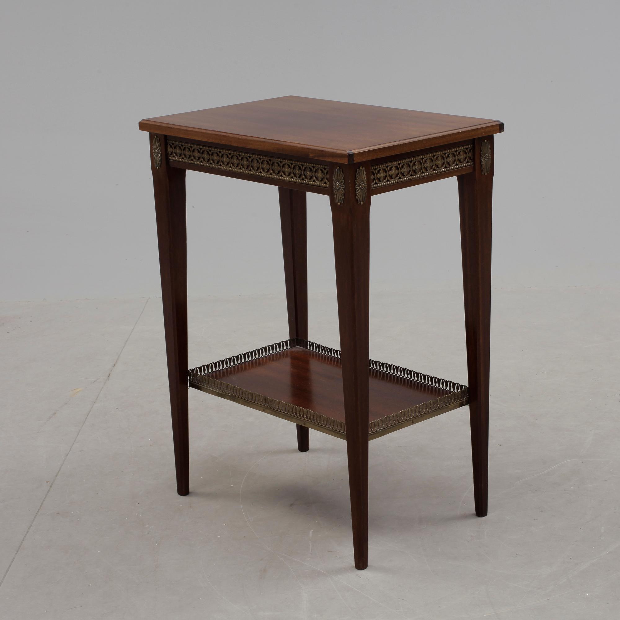BORD, gustaviansk stil, 1900-talets andra hälft.