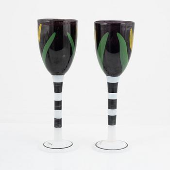 Ulrica Hydman-Vallien, a pair of glass goblets and a vase, Kosta Boda.