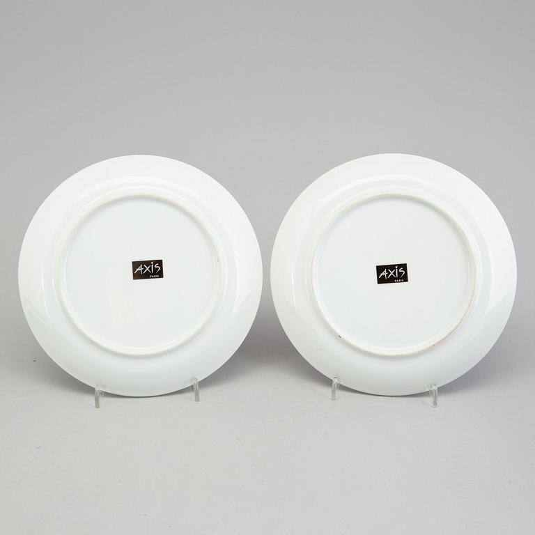 A set of 6 dinnerplates and two small plates and a serving tray depicting Tintin, Axis, France.