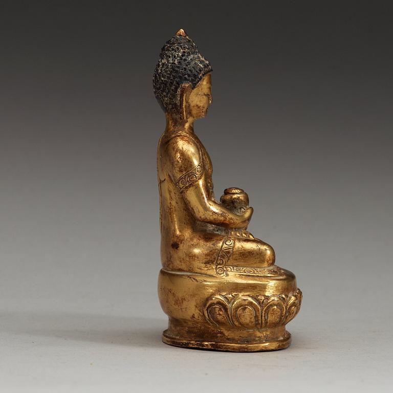 A gilt bronze figure of Buddha Bhaisajyaguru, Qing dynasty (1644-1911).