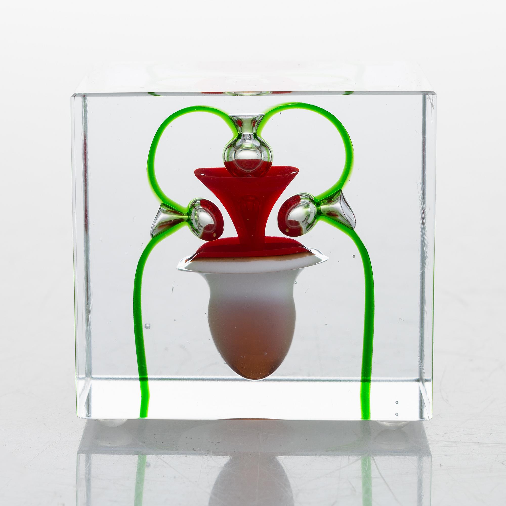 OIVA TOIKKA, AN ANNUAL CUBE, glass, signed Oiva Toikka Nuutajärvi 1997, numbered 254/2000.