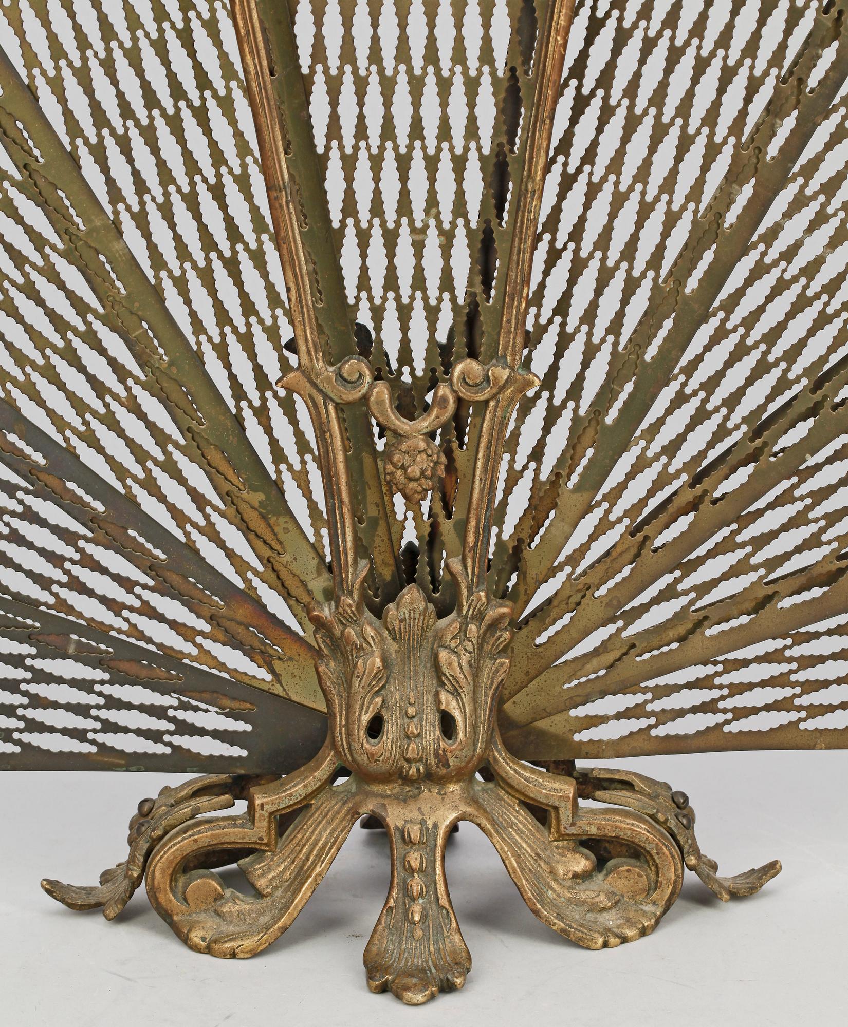 ELDSKÄRM / GNISTGALLER, rokokostil, 1800-talets slut.