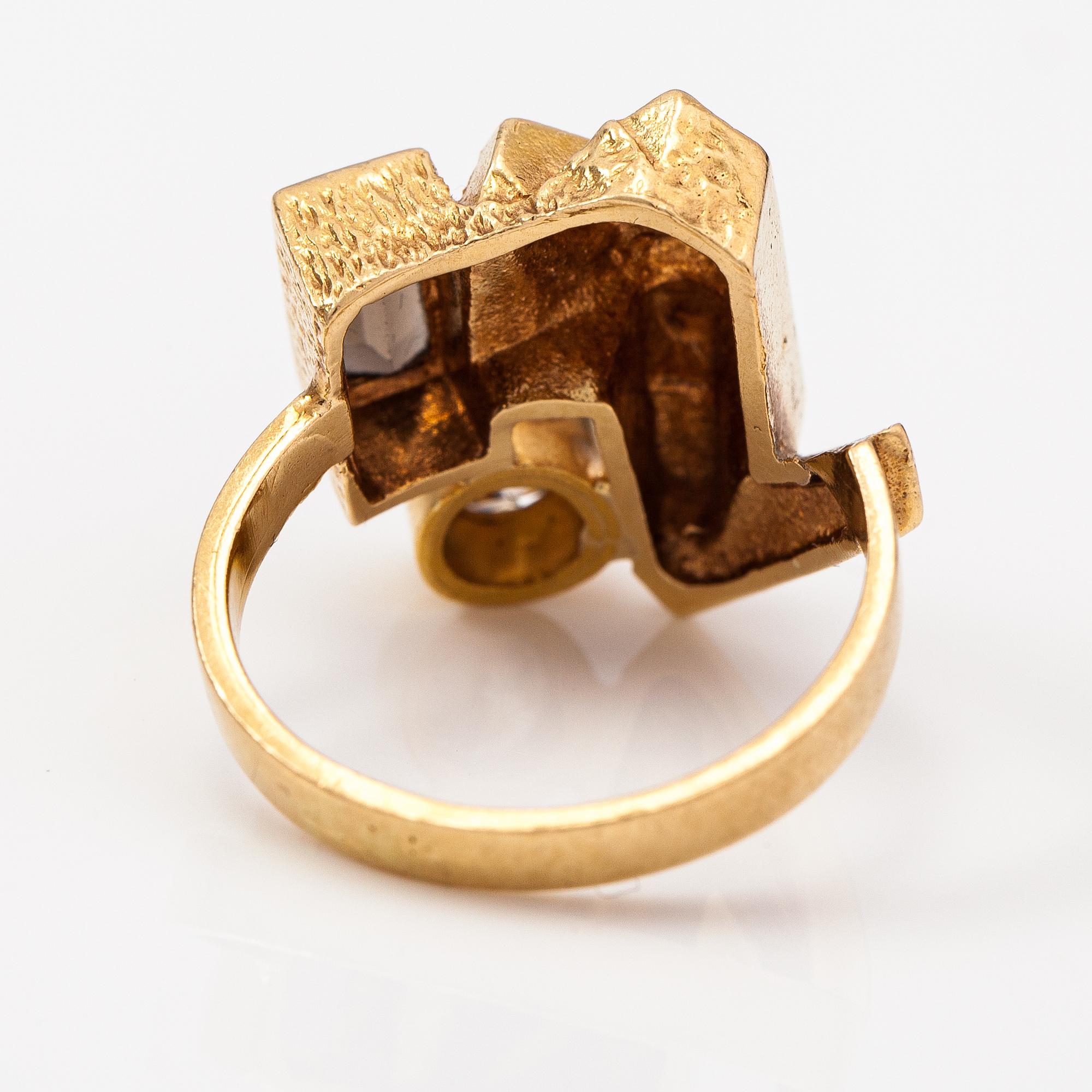 Björn Weckström, Sormus "Vyöry", 18K kultaa, savikvartsi ja timantti n. 0.50 ct. Lapponia.