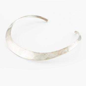 Maria Elmqvist, rigid neck ring, hammered sterling silver.