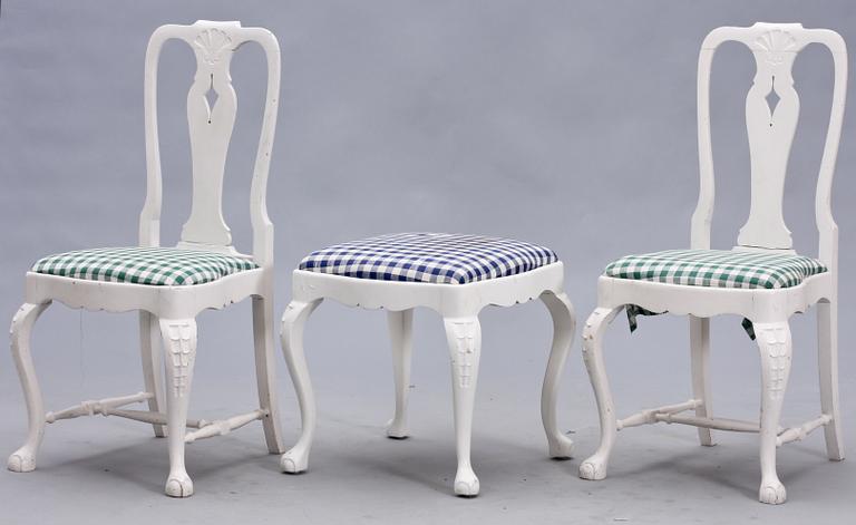 STOLAR, ett par samt TABURETT, rokokostil 1900-tal.