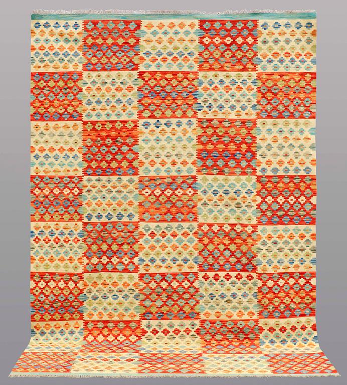 A CARPET, Kilim, ca 291 x 200 cm.