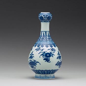 A blue and white 'three abundancies' bottle vase, China, 20th Century.