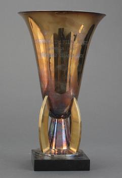 FILMPRIS, 2 delar. Från Cannes 1947. Pokal och diplom. Pris utdelat till Lars Berg för filmen "I galopp med kärleken".