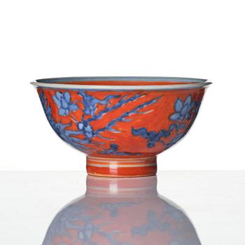A small blue and white phoenix cup, Qing dynasty, 19th century.