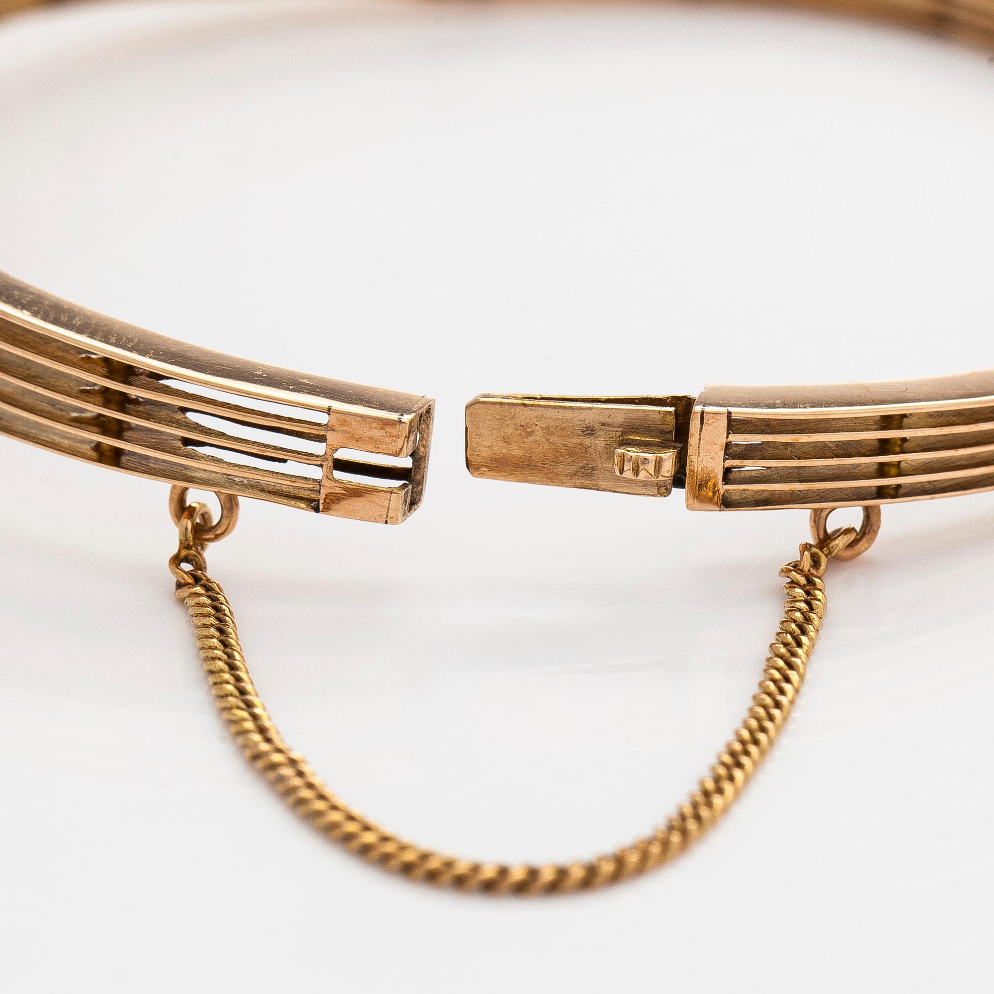 Armring, 14K (56) guld med cabochonslipad turkos och pärlor, Moskva, sent 1800-tal.