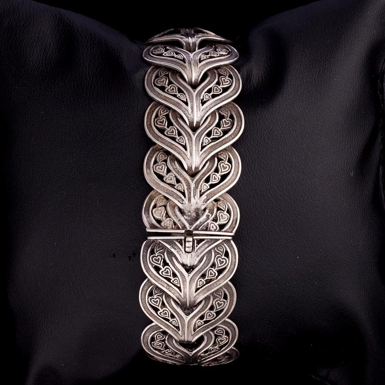 ARMBAND, 813 silver. Helsingfors. Vikt ca 34 g.