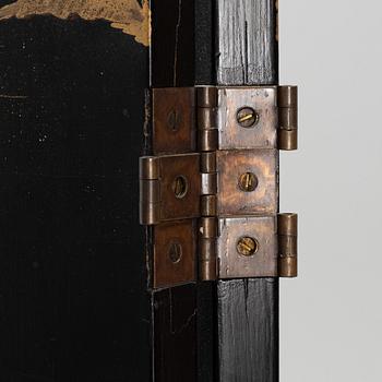 Vikskärm, lackat trä, omkring 1900-talets mitt.