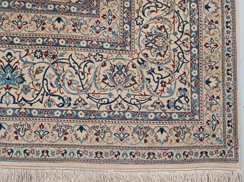 SEMI-ANTIQUE/OLD NAIN. 442,5 x 306,5 cm (as well as 1 cm flat weave at each end).