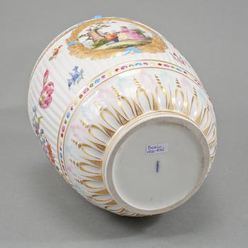 URNA, porslin, KPM, Berlin, 1900-talets första hälft.