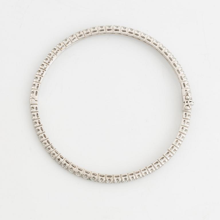 White gold bracelet with brilliant-cut diamonds.