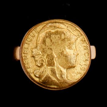 RING, skena 18 k guld, svenska stämplar 1964, med franskt mynt.