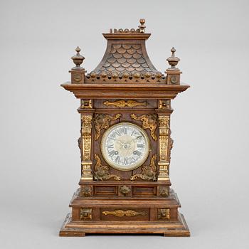 BORDSPENDYL, Nyrenässans, Tyskland, sent 1800-tal.