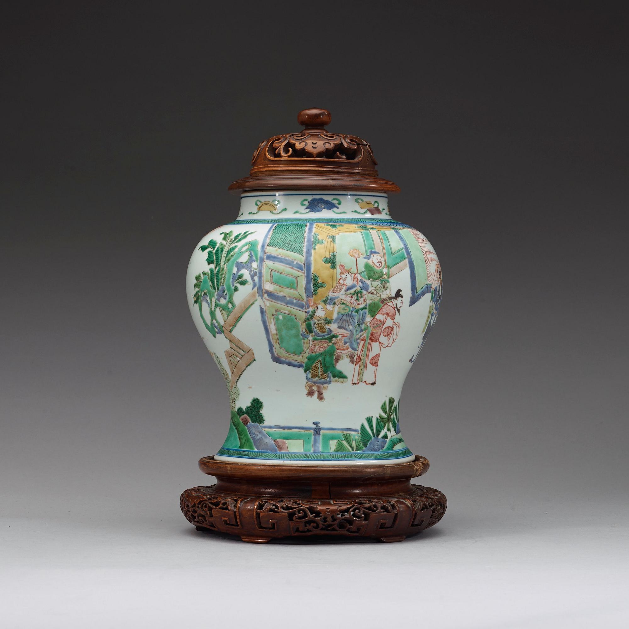 A famille verte figure scene vase, Qing dynasty, 19th century.