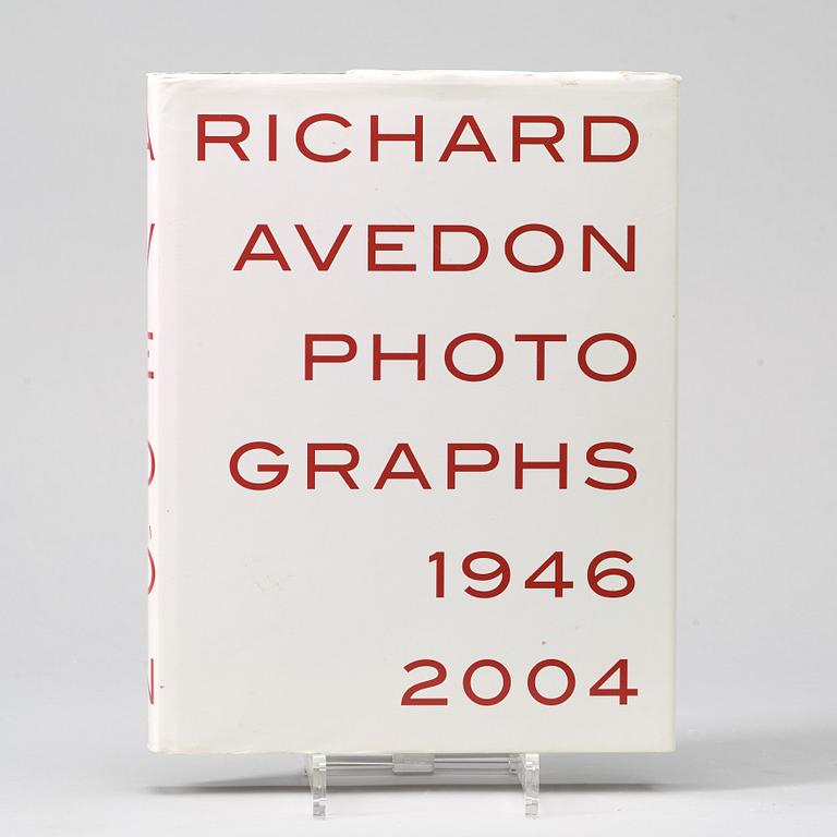 Photo books, 6, books and 9 small folders, Richard Avedon.