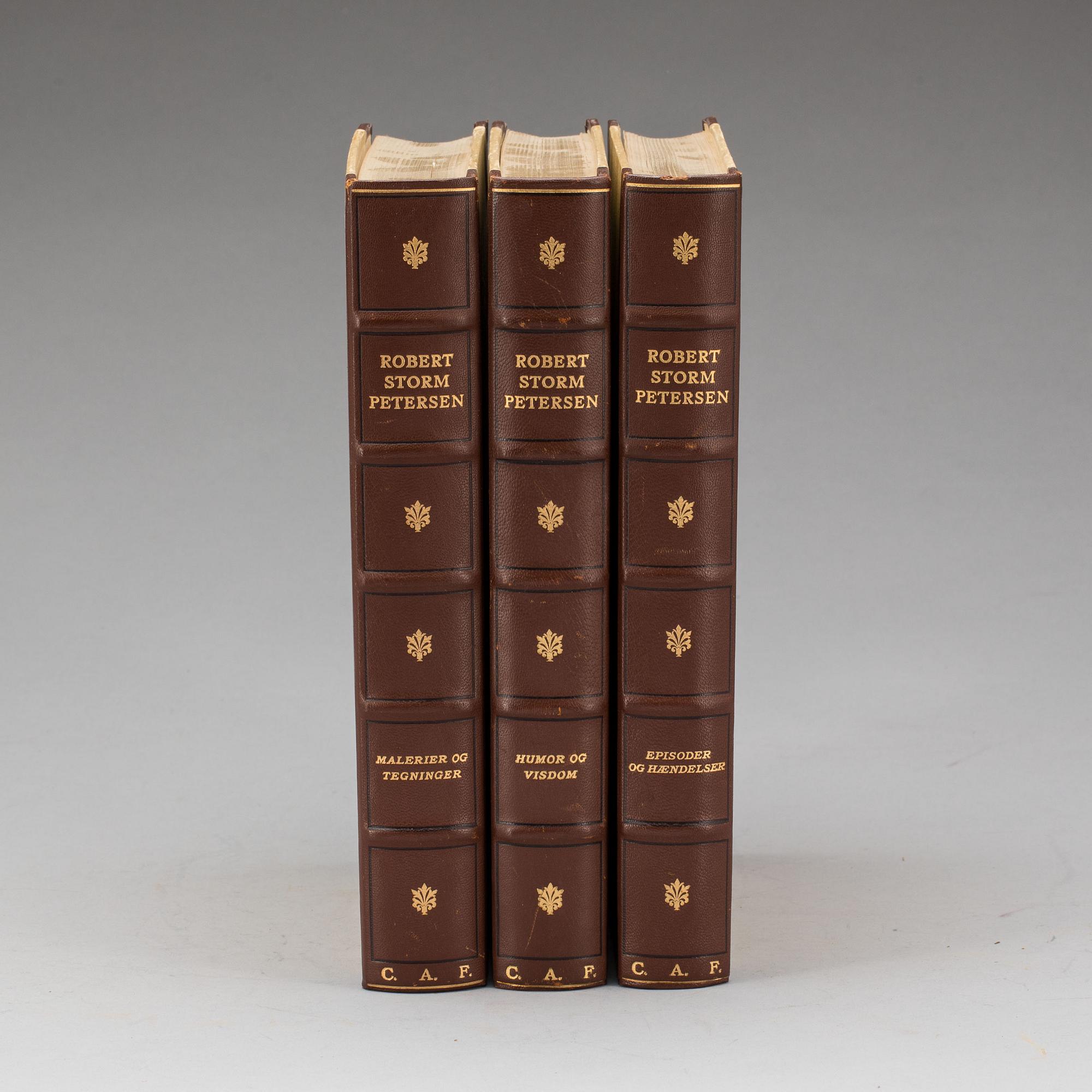 BÖCKER, 3 vol. "Episoder og Hændelser" av Robert Storm Petersen, Carit Andersen Forlag København 1956.