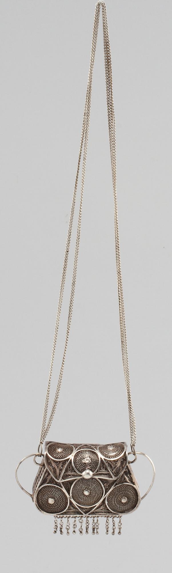 VÄSKA, silver och vitmetall, 1900-talets första hälft.