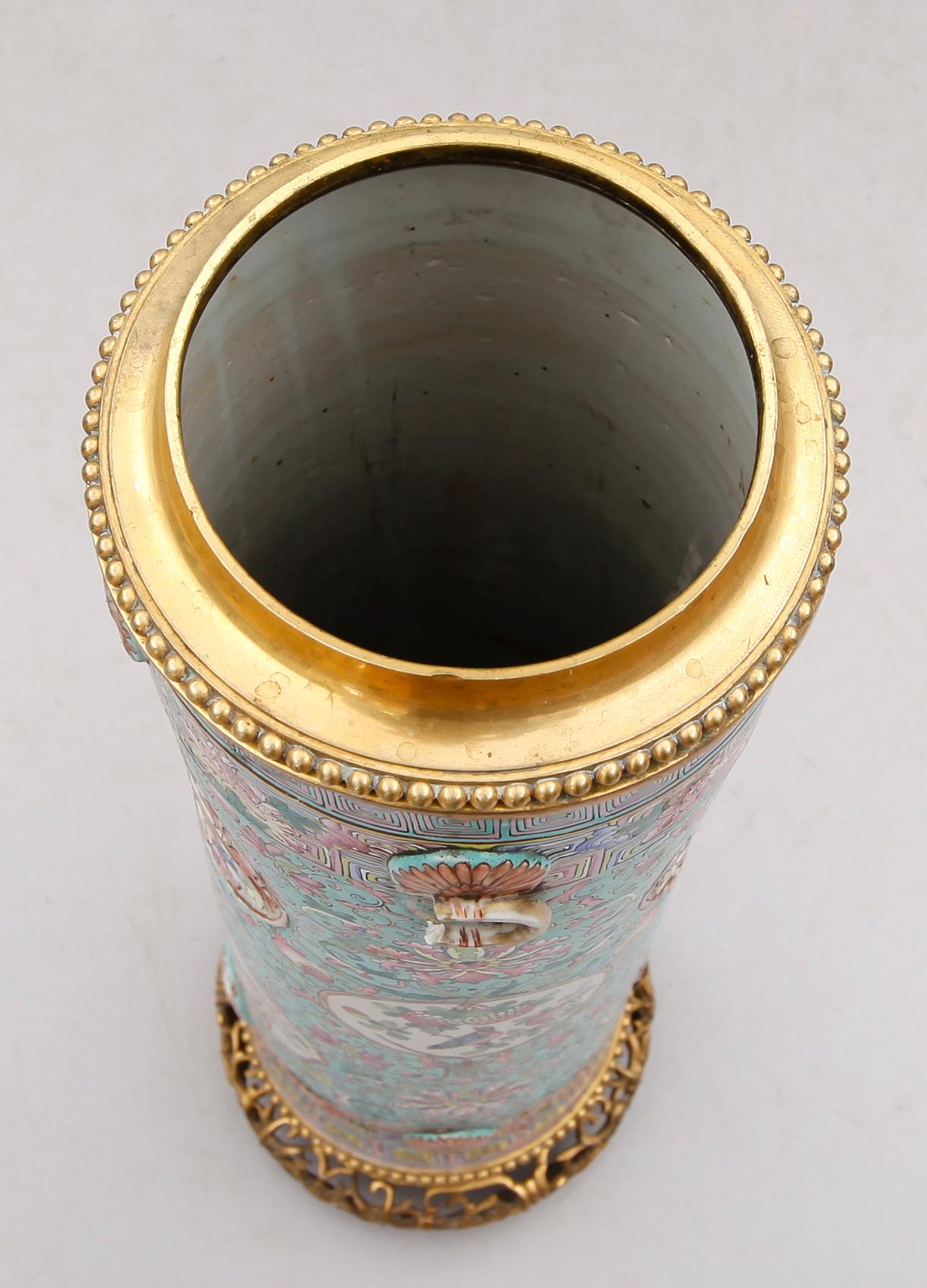 PARAPLYSTÄLL, porslin, Kina, 1900-talets första hälft.