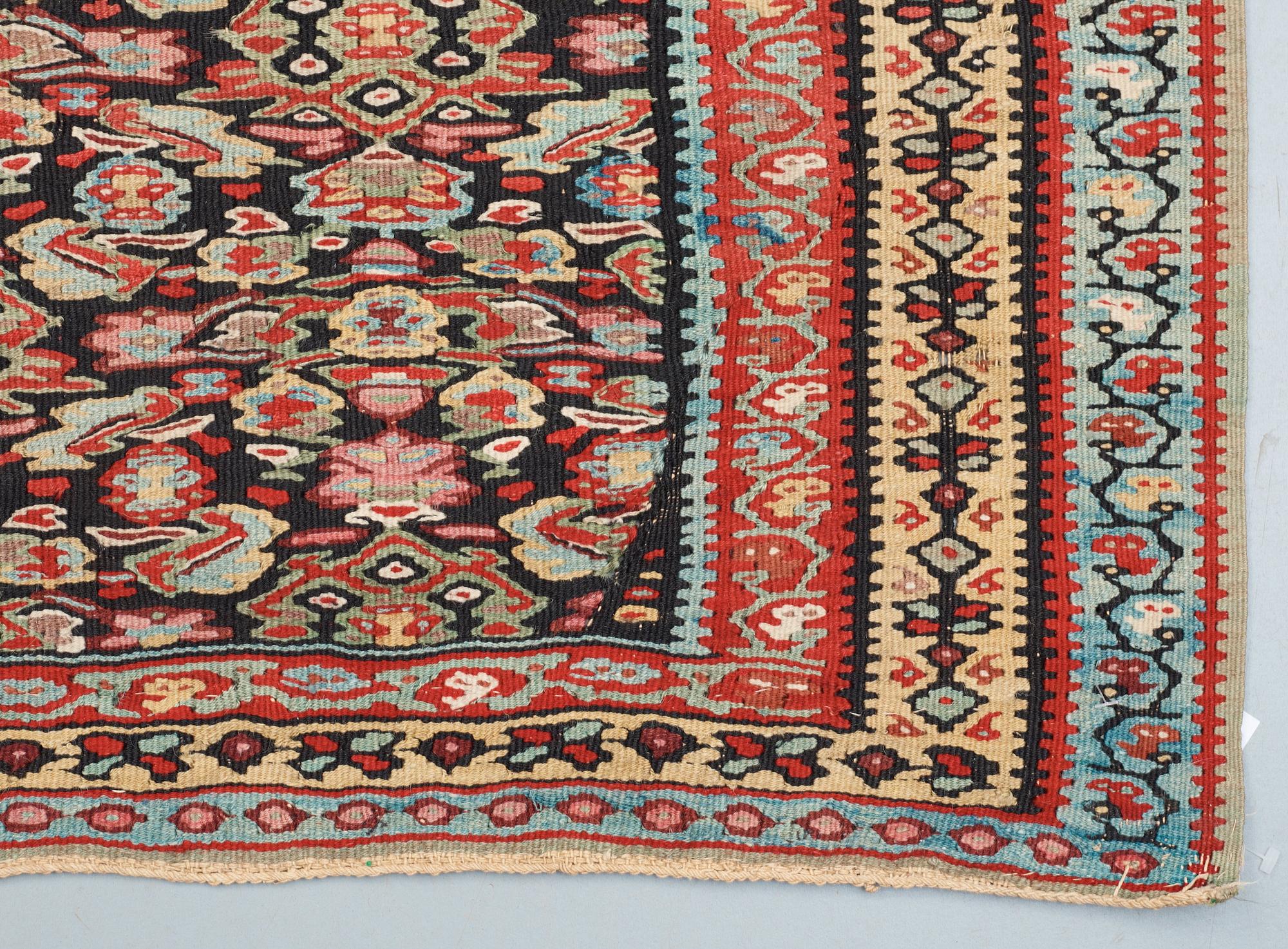 SEMIANTIK SENNEH KELIM. 209,5 x 126 cm.