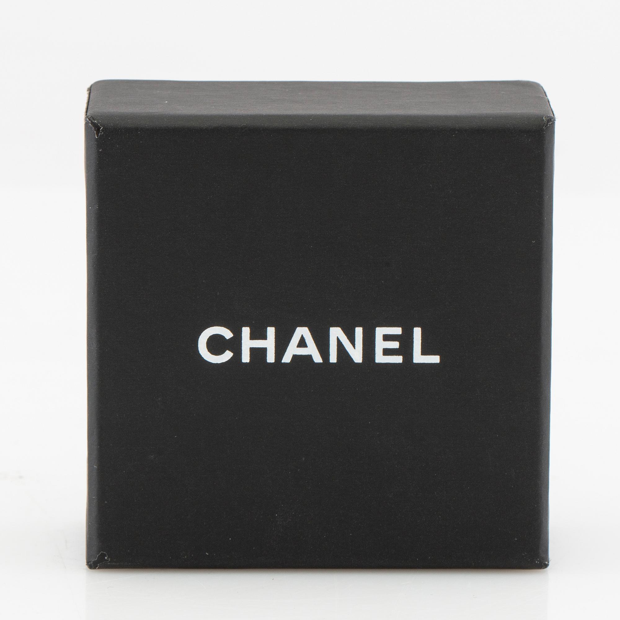 Chanel,.