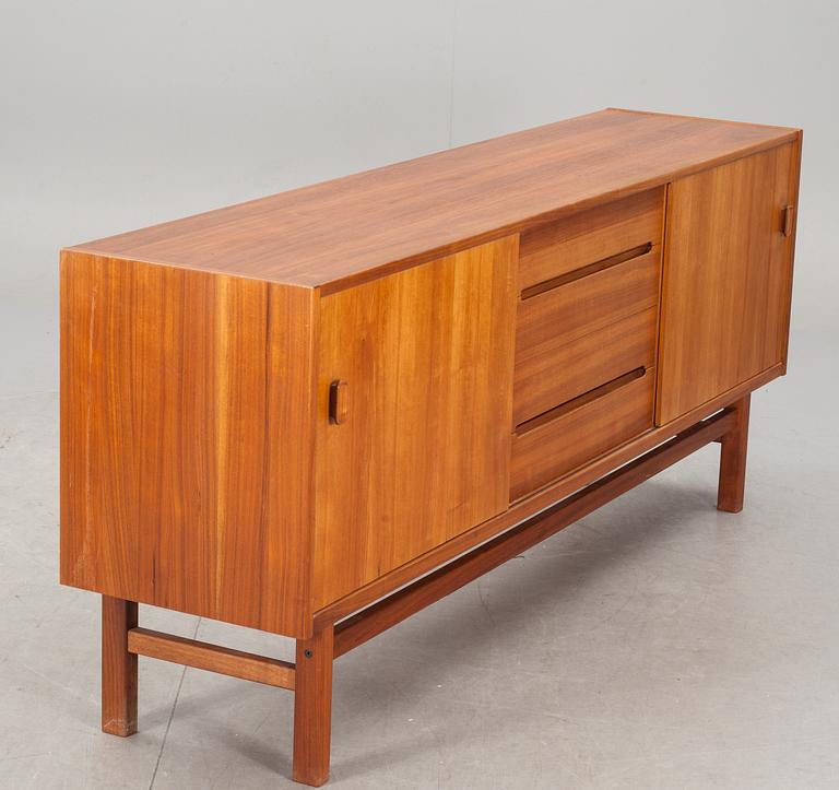 SIDEBOARD, "Arild", Nils Jonsson för Troeds i Bjärnum. 1960-tal.