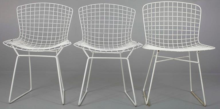 STOLAR, 2 st, "Sidechair", design Harry Bertoia, En stol snarlik, 1900-talets senare hälft.