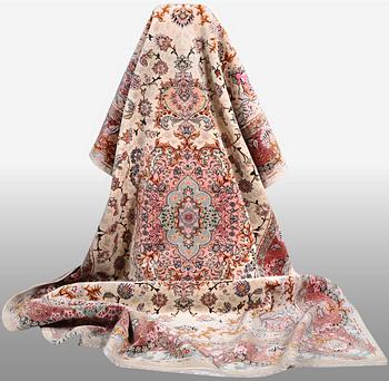 A carpet, Tabriz par silk, 60 Raj, ca 294 x 197 cm.