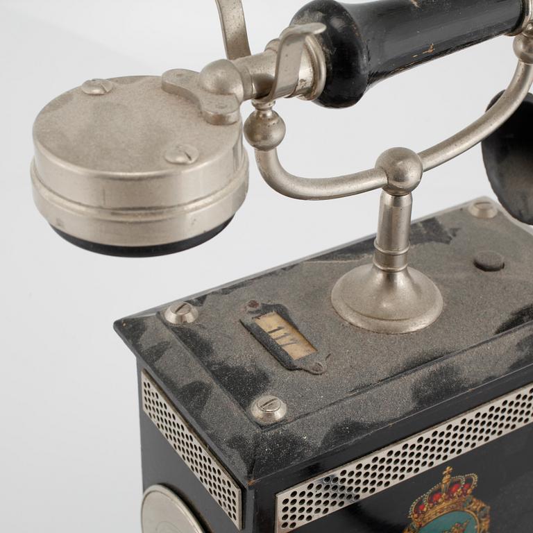 A telephone from Telegrafverkets verkstad in Nynäshamn, early 20th century.