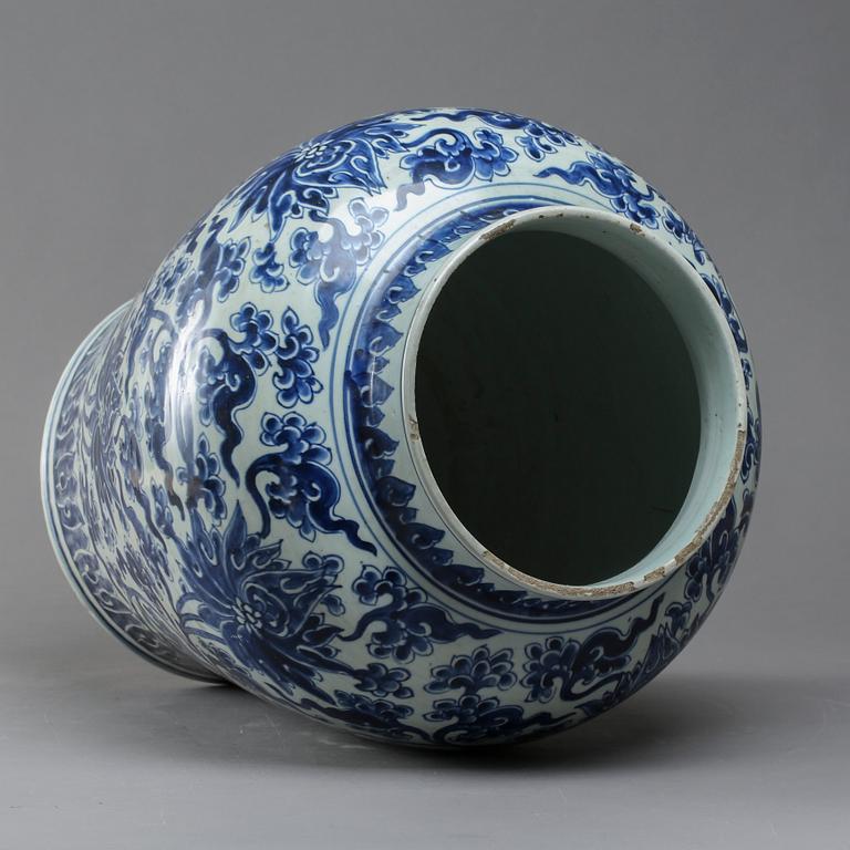 GOLVURNA, porslin. Qingdynastin, Kangxi (1662-1722).