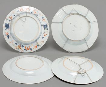 TALLRIKAR, 4 st, samt SKÅLAR, 2 st, porslin, Kina, 1700-tal.