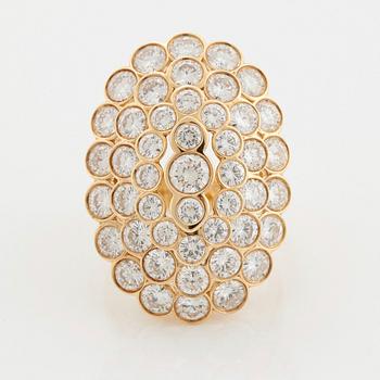 Cartier a ring in 18K gold set with round brilliant-cut diamonds.