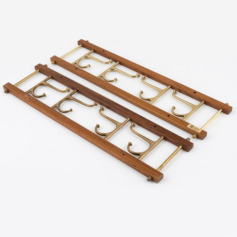 Klädhängare, ett par, "Dekorativ", Skoglunds metallgjuteri, Anderstorp, 1900-talets mitt.