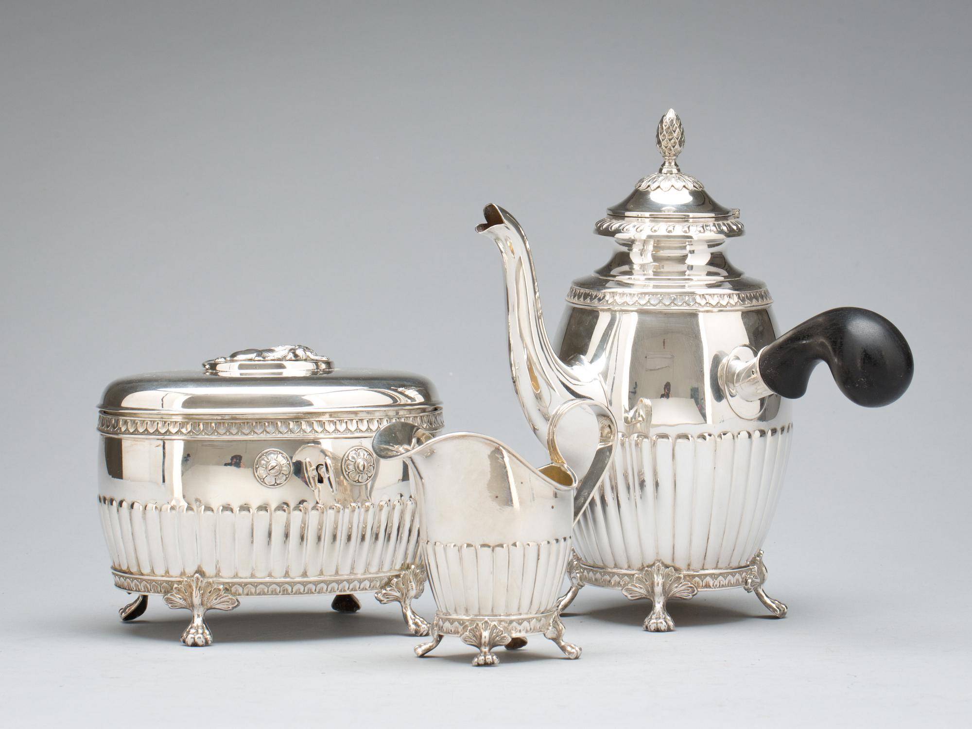 KAFFEKANNA, SOCKERSKRIN och GRÄDDKANNA, silver, empirestil, GAB, 1900-talets första hälft, total vikt 1080g.