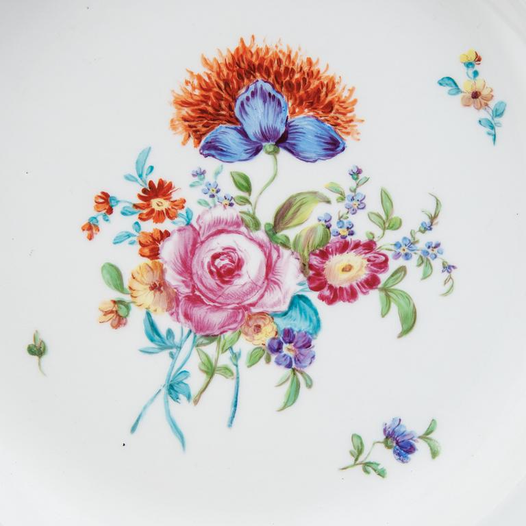 A group of 17 porcelain dishes. Meissen, punktzeit (1756-1773) and Marcolinis period (1774-1814).