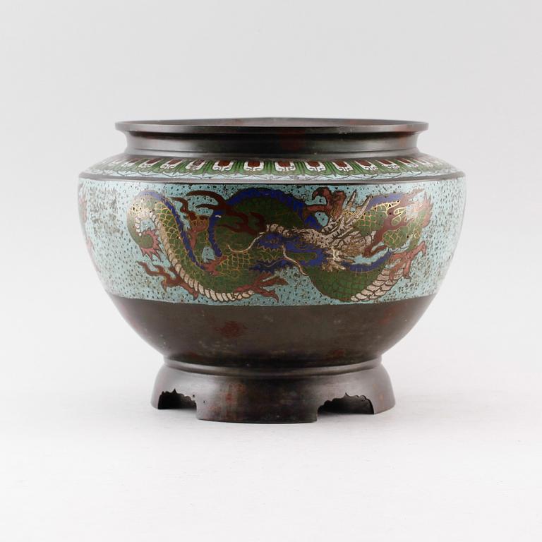 URNA, mässing, champlevé, Japan, 1900-talets första hälft.